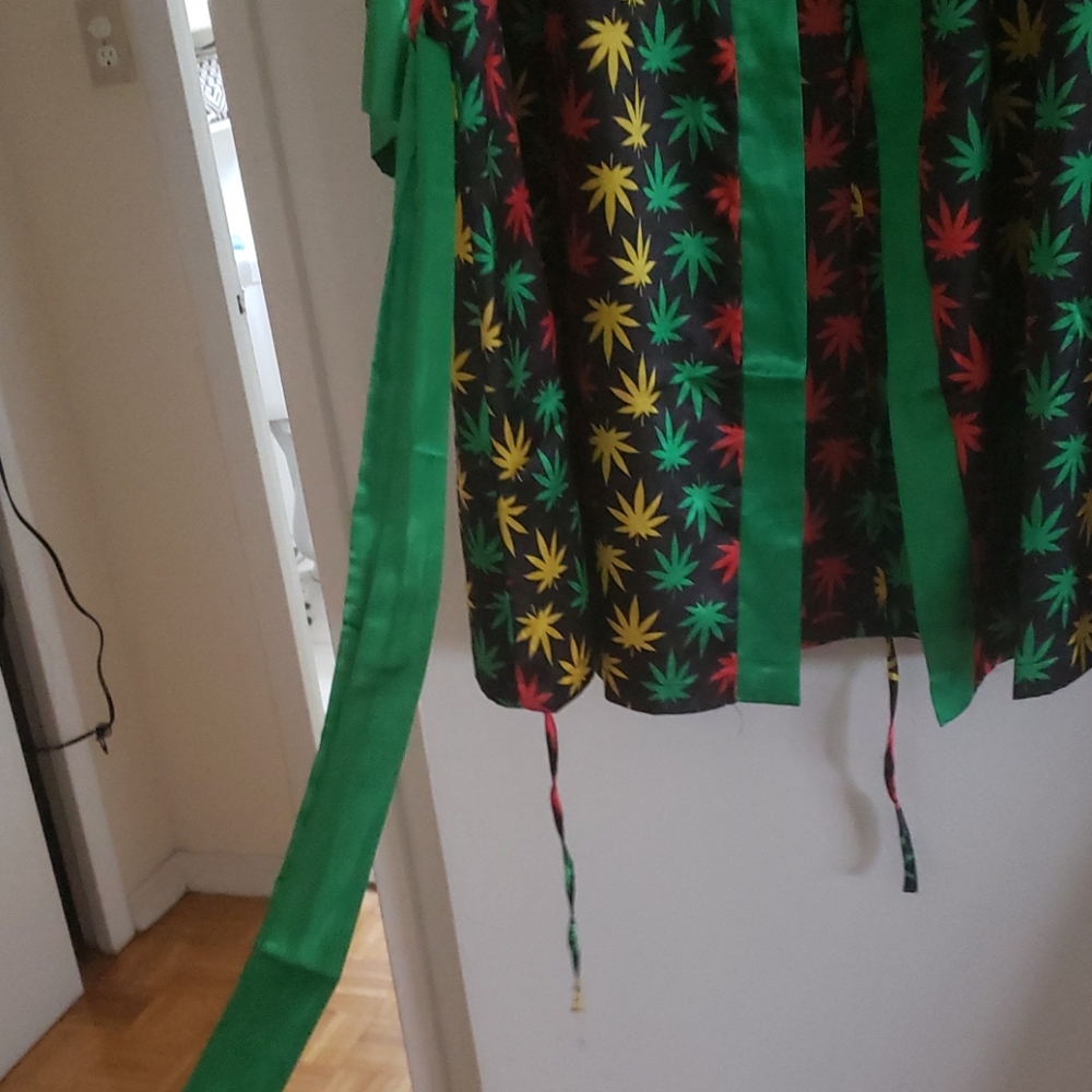 Silk Cannabis Robe - Picture 4 of 4